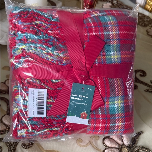 Plaid Red and Green Soft Throw Blanket great gift for Christmas - Picture 1 of 4
